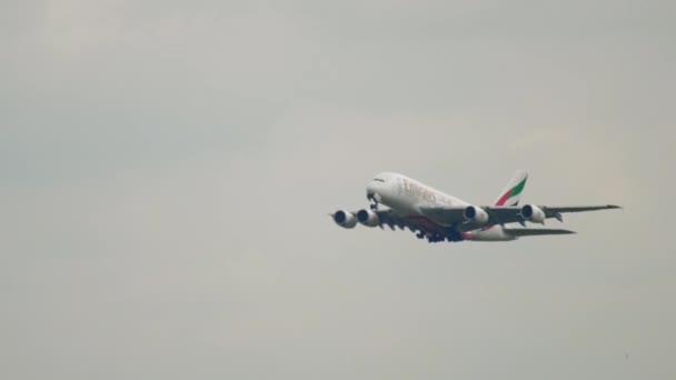 Emirates Airbus A380 avgång — Stockvideo