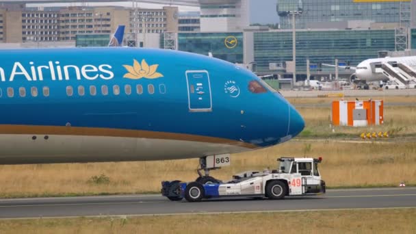 Boing 787 wird aus dem Verkehr gezogen — Stockvideo