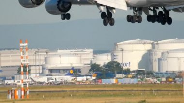 Frankfurt 'a inen uçak