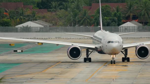 Avión en rodaje antes de la salida — Vídeos de Stock