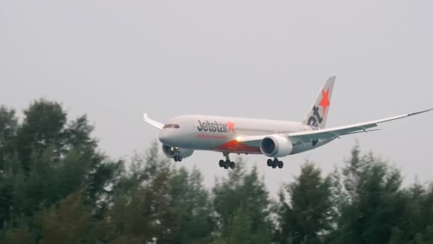 Letadlo se blíží Phuket Letiště — Stock video
