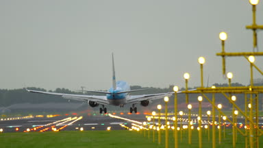 KLM Boeing 737 açılış