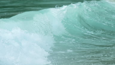 Phuket üzerinde gelgit dalgaları