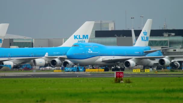 Klm boeing 747 rollend — Stockvideo