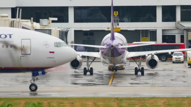 Boeing hármas hét Aeroflot gurulás leszállás után — Stock videók