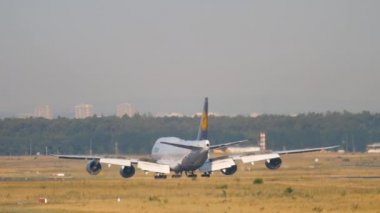 Frankfurt 'a inen uçak