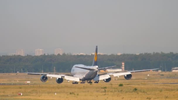Repülőgép leszállása Frankfurtban — Stock videók