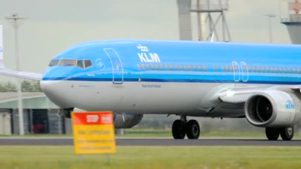 KLM Boeing 737 Abflug — Stockvideo