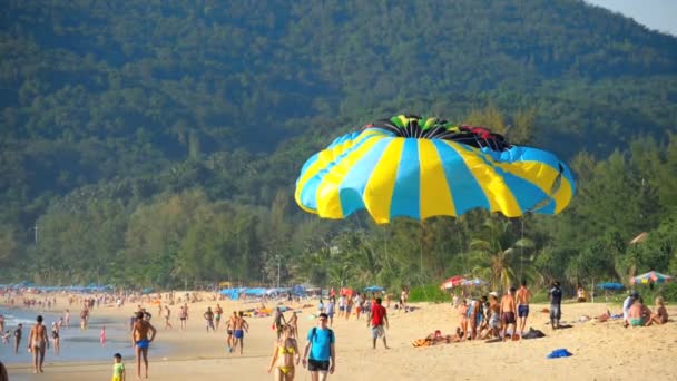 Parasailing deporte extremo — Vídeo de stock