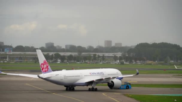 China Airlines Airbus A350 reboque — Vídeo de Stock