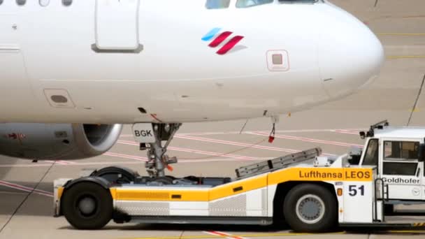 Eurowings 空客 A319 拖曳 — 图库视频影像