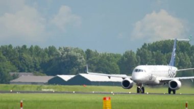KLM Embraer 190 kalkış