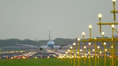 KLM Boeing 737 açılış