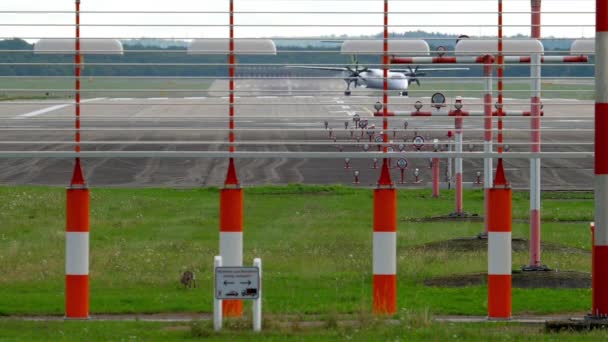 Repülőgép leszállása Düsseldorfban — Stock videók