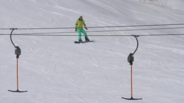 Kış beldesinde snowboard