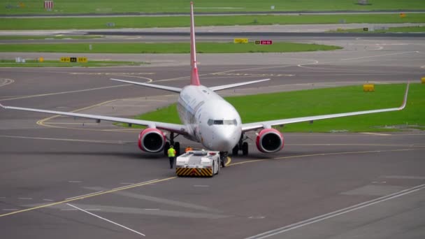 Corendon Dutch Airlines Boeing 737 reboque — Vídeo de Stock