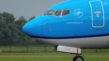 KLM Boeing 737 kalkış önce Taksilemek