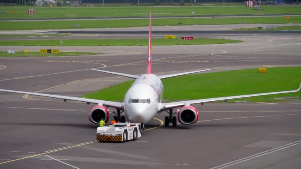 Corendon Hollanda Havayolları Boeing 737 çekme — Stok video