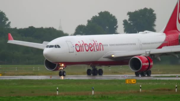 Avión en rodaje después del aterrizaje — Vídeos de Stock