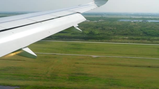 Vista aérea do avião descendente — Vídeo de Stock