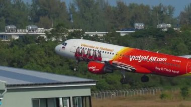 Uçak Airbus 320 kalkıyor.