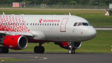 Airbus A319 Rossiya kalkıştan önce taksicilik yapıyor.