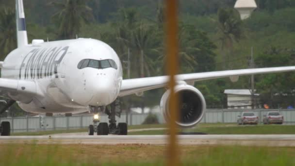 Airbus A350 kołowania po wylądowaniu — Wideo stockowe