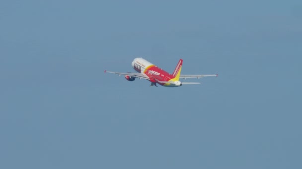 Flugzeug Airbus 320 beim Abflug — Stockvideo