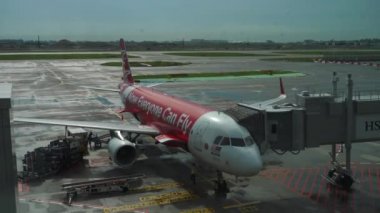 Airasia Airbus 320 kalkıyor.