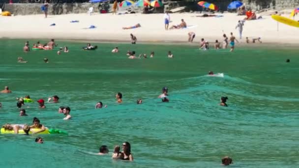 Plage de Nai Harn, au sud de l'île de Phuket — Video