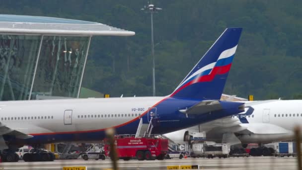 Bandar Udara Internasional Phuket apron — Stok Video