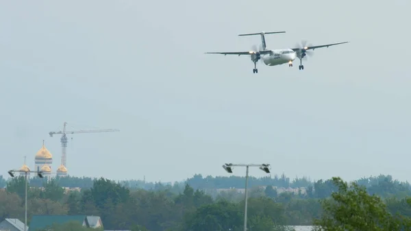 Bombardier DASH-8 atterrissage dur — Photo
