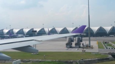 Suvarnabhumi havaalanında uçak taksi, Bangkok