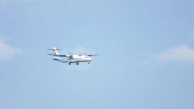 Turboprop uçak yaklaşıyor