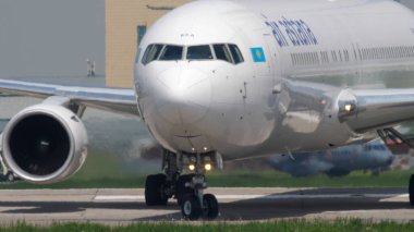 Air Astana Boeing 767 taksicilik