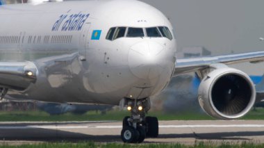 Air Astana Boeing 767 taksicilik