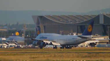 Frankfurt 'a inen uçak