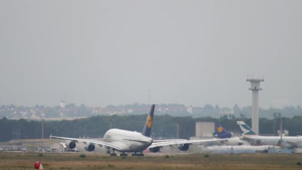 Lufthansa Airbus 380 take-off — Stock video