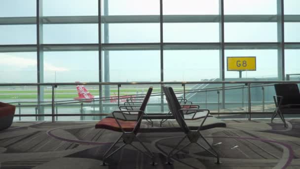 Kapı terminali Changi Havaalanında bekleme koltuğu — Stok video