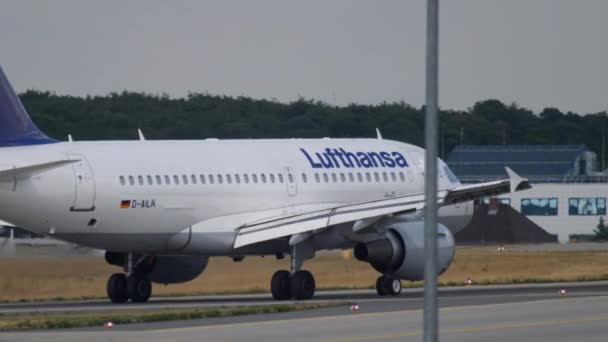 Lufthansa Airbus A319 Taksicilik — Stok video