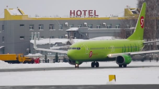 Boeing 737 τροχοδρόμηση πριν από την αναχώρηση — Αρχείο Βίντεο