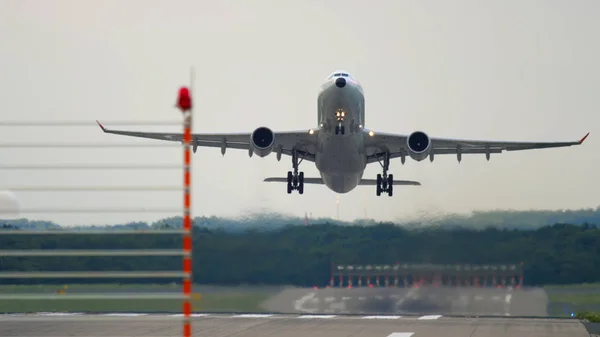 Odlot linii lotniczych Airbus Turkish Airlines — Zdjęcie stockowe
