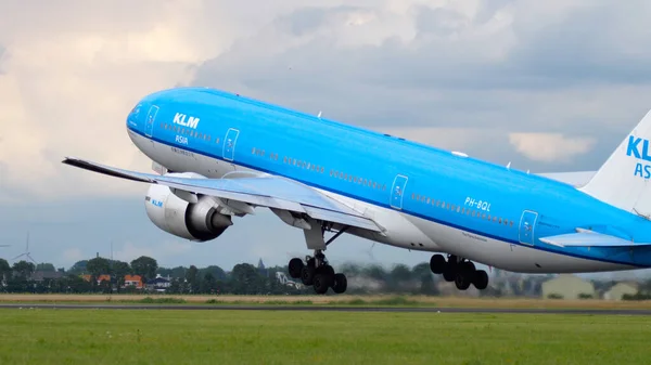 KLM Boeing 777 decolla — Foto Stock