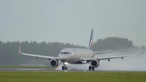Aeroflot Airbus 320 accélère — Photo