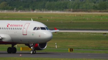 Airbus A319 Rossiya kalkıştan önce taksicilik yapıyor.