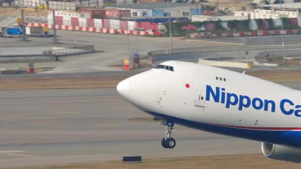 Nippon Cargo Boeing 747 отправление из Гонконга — стоковое видео