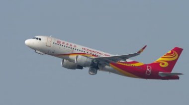 Hong Kong Havayolları Havayolları A320 Hong Kong 'dan kalkıyor.