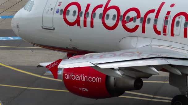 Airberlin Airbus A320 pojíždění — Stock video