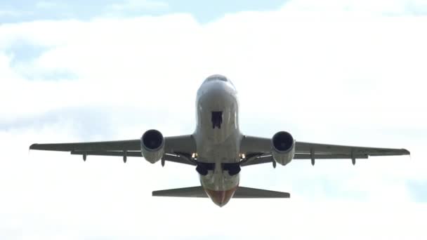 Salida del avión desde Dusseldorf — Vídeo de stock