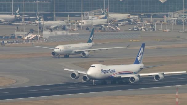 Nippon Cargo boeing 747 indulás Hong Kongból — Stock videók